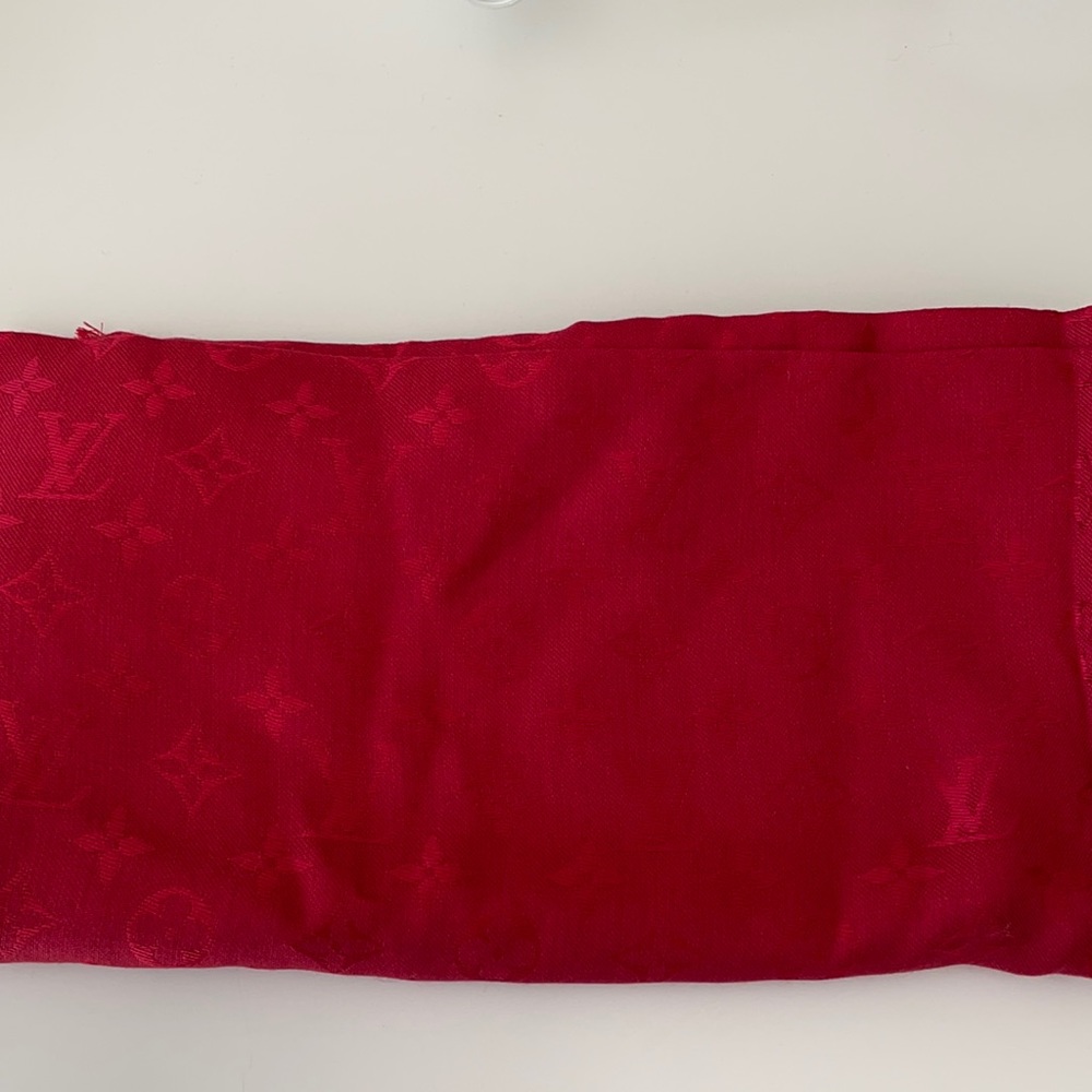 Louis Vuitton monogram shawl (Pomme D’ amour